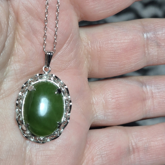 Vintage Sterling Silver BC Jade Oval Pendant Necklace - Picture 5 of 7